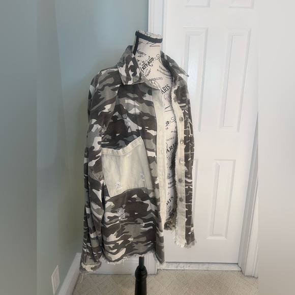 NWOT POL Camouflage Shacket | Size M | Fringe Edges | Distressed - Picture 9 of 12